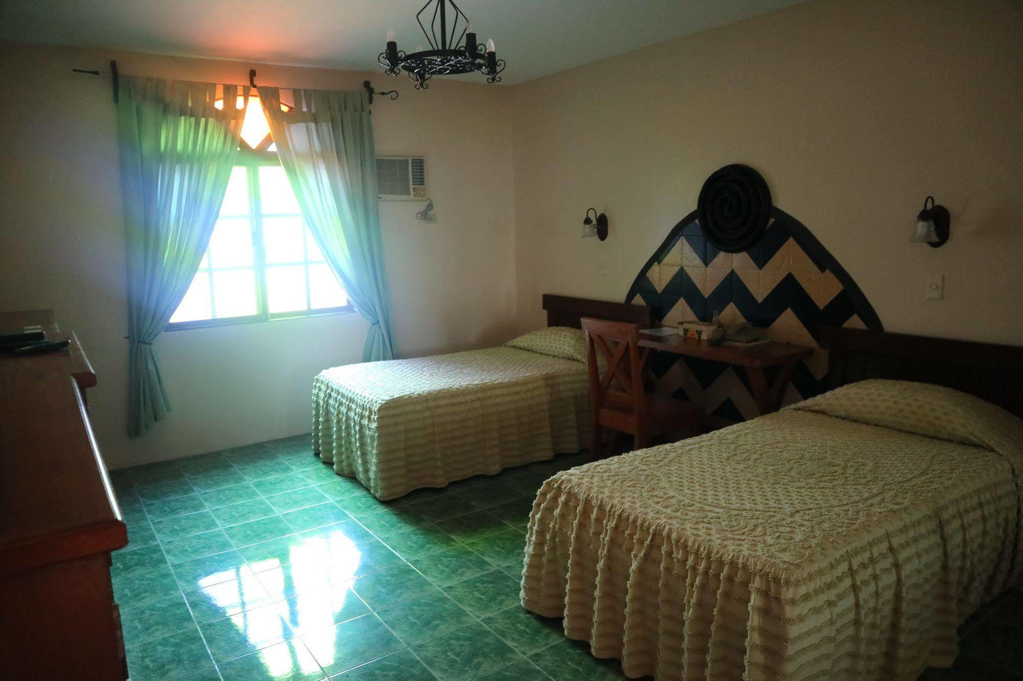 กาซา ลา กรันคา Hotel อีโลอีโลซิตี้ ภายนอก รูปภาพ